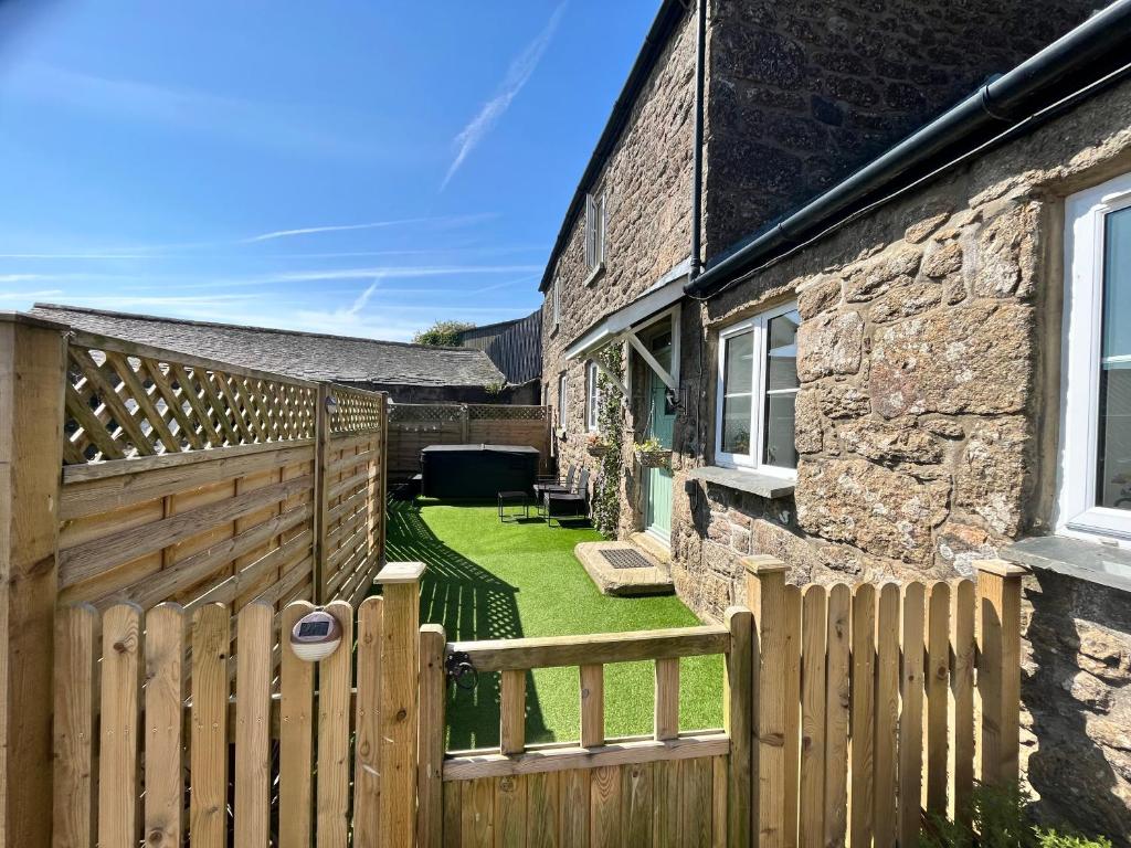 Cozy, rural farm cottage, Penzance (updated prices 2024)