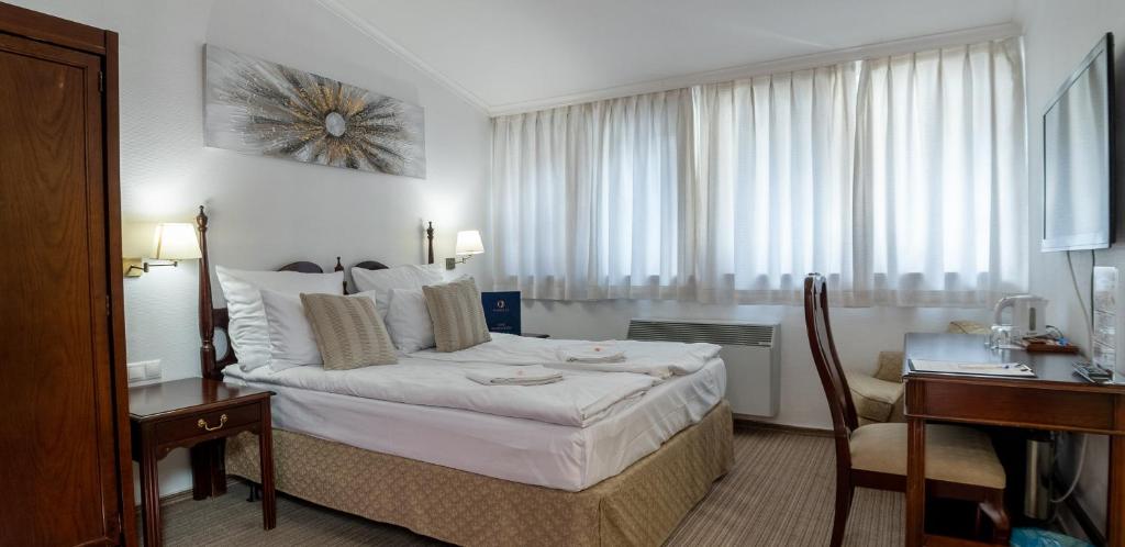 OPERA16 Guestrooms - Budget Double Room
