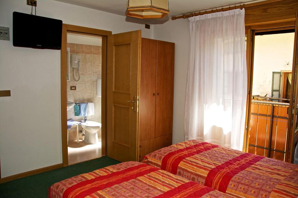 Postel nebo postele na pokoji v ubytování Albergo Ristorante Iris