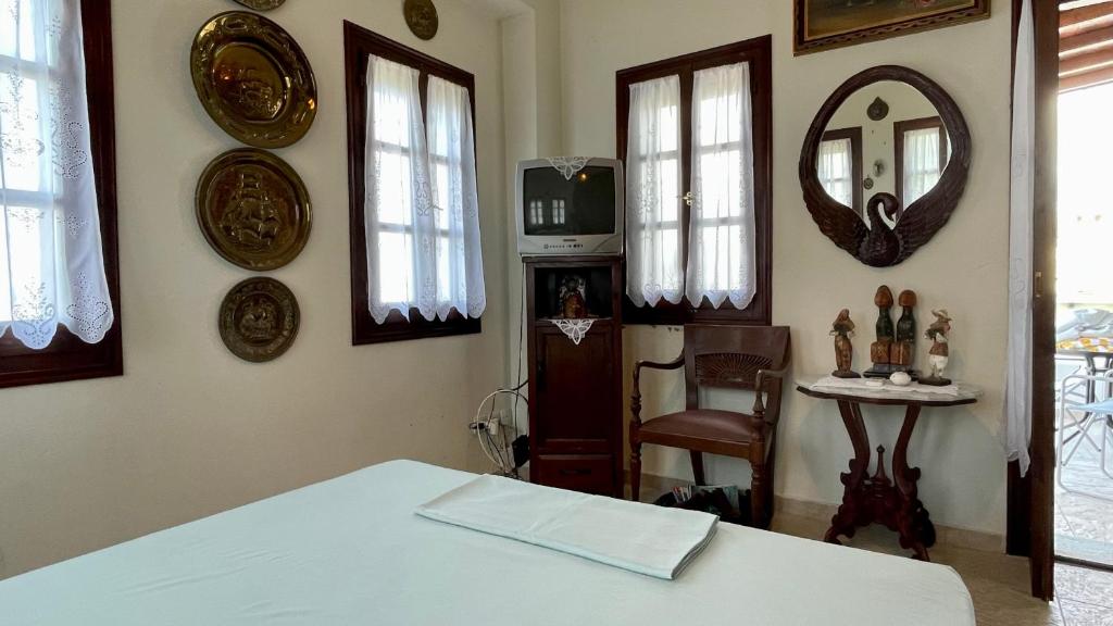 Postel nebo postele na pokoji v ubytování Iris Sea View Villa