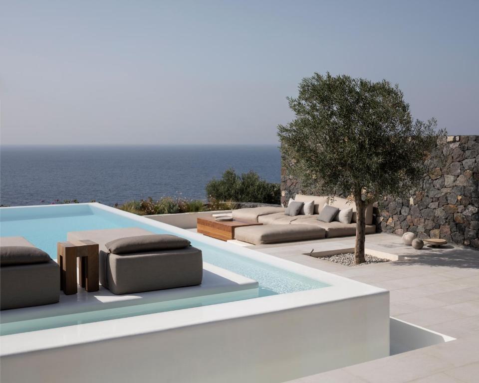 Bazén v ubytování Canaves Epitome - Small Luxury Hotels of the World nebo v jeho okolí