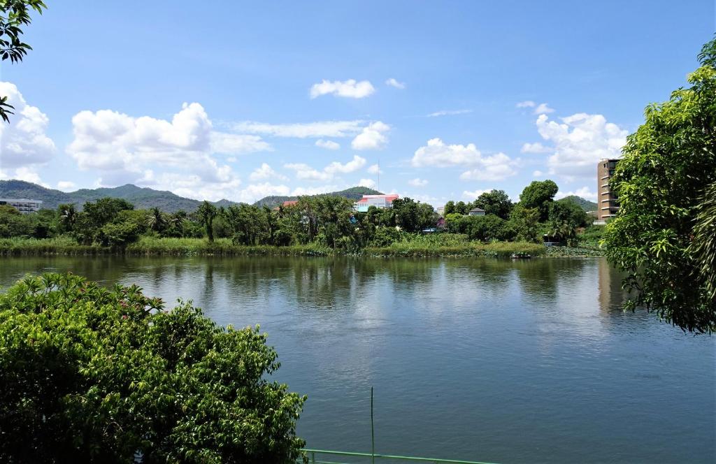 WEST WONDER RIVERSIDE RESORT - Housity