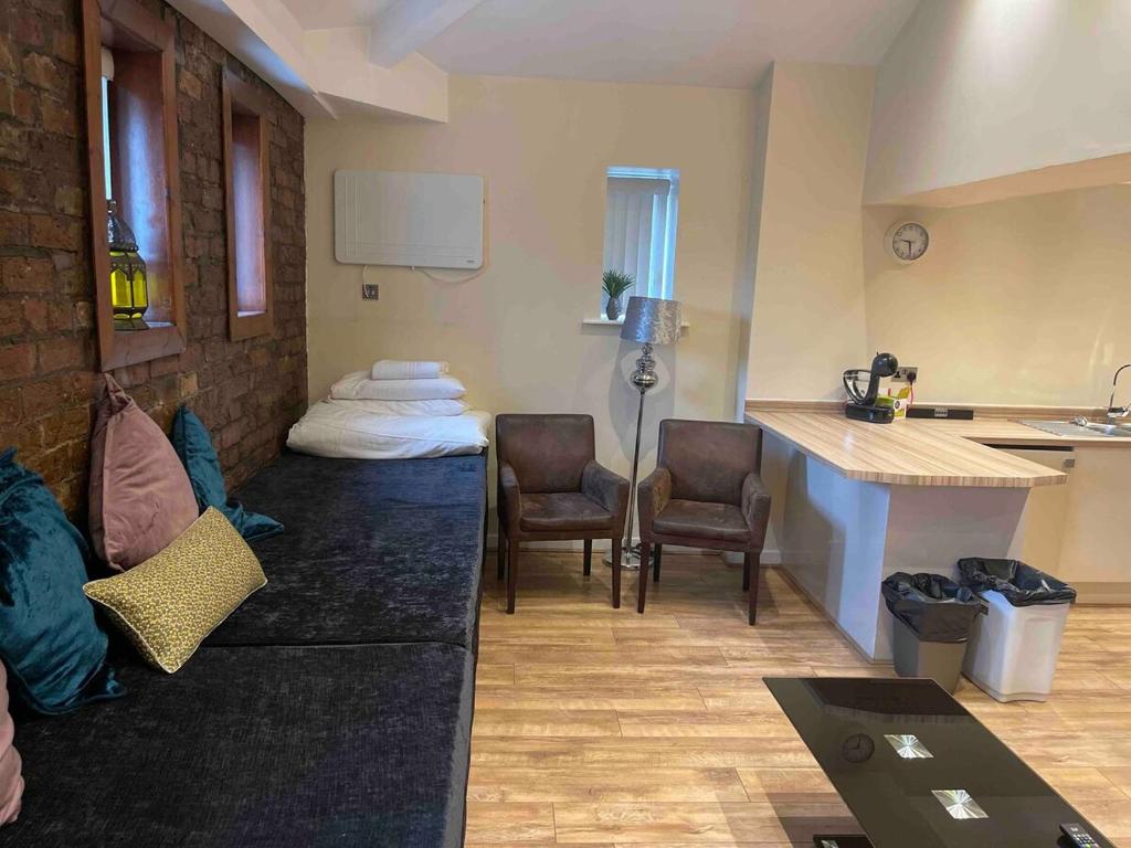 Contractor Bookers Bookdirect Save 10percent - Duplex Apartment