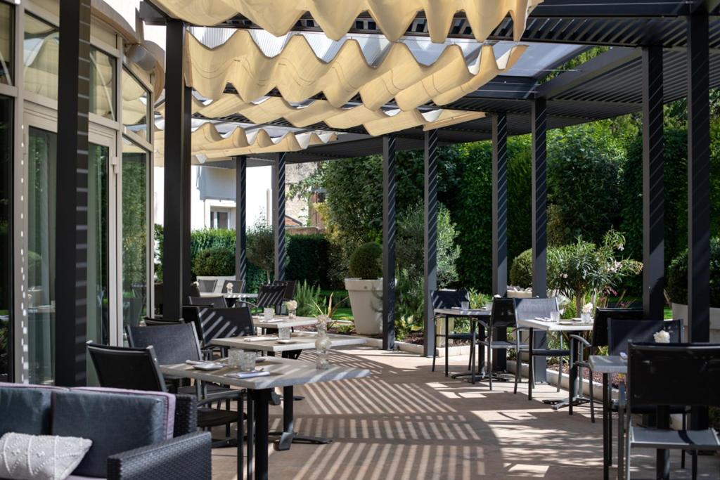 Posezení v ubytování Le Richebourg Hôtel, Restaurant & Spa