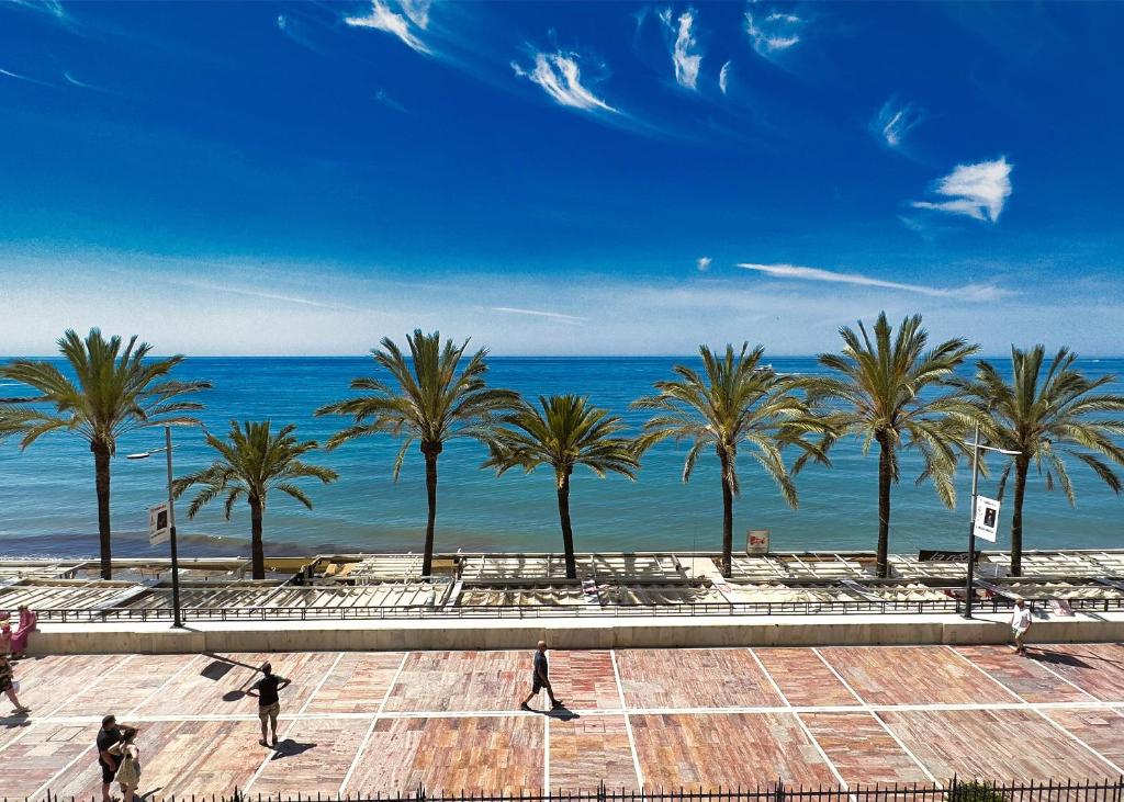 Diana 206. Completely Renovated Apartment on the Beachfront.