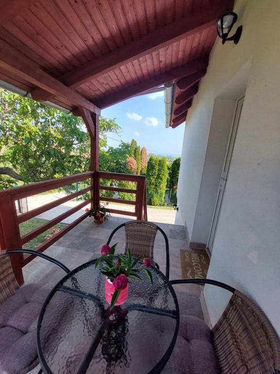 Balkon lub taras w obiekcie Laurus Vendéghàz