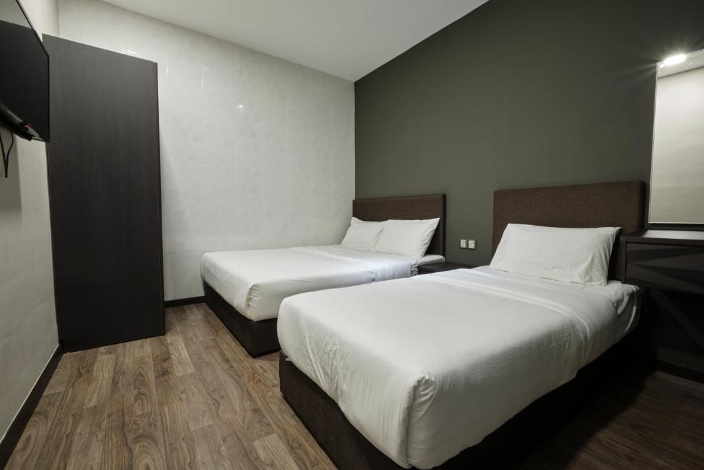 Postel nebo postele na pokoji v ubytování SkyCity Motel Pulau Ketam