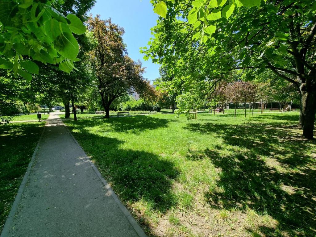 Vonkajšia záhrada v ubytovaní Centrum Warszawa - Center of Warsaw