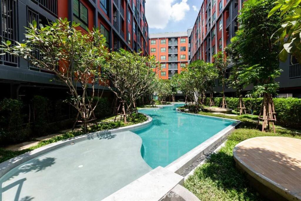 Hồ bơi trong/gần Monte Rama 9 near JodFair Market Condo