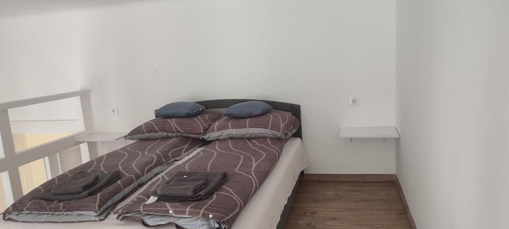 Postel nebo postele na pokoji v ubytování Kriston Apartman 2