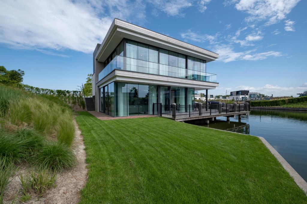 Lake villa on the Veerse Meer with dock Harbour Villas Zeeland DPW