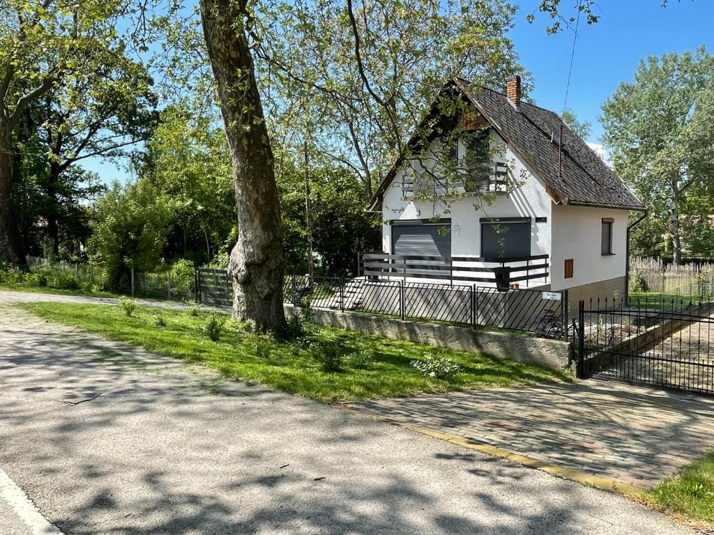 Fotografia z galérie ubytovania Ozark Balatonszemes v destinácii Balatonszemes