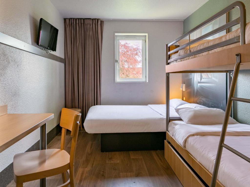 Postel nebo postele na pokoji v ubytování B&B HOTEL Strasbourg Nord Artisans