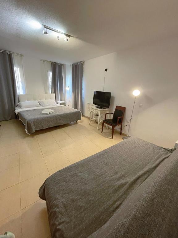 Postel nebo postele na pokoji v ubytování Royal Inn Aparthotel
