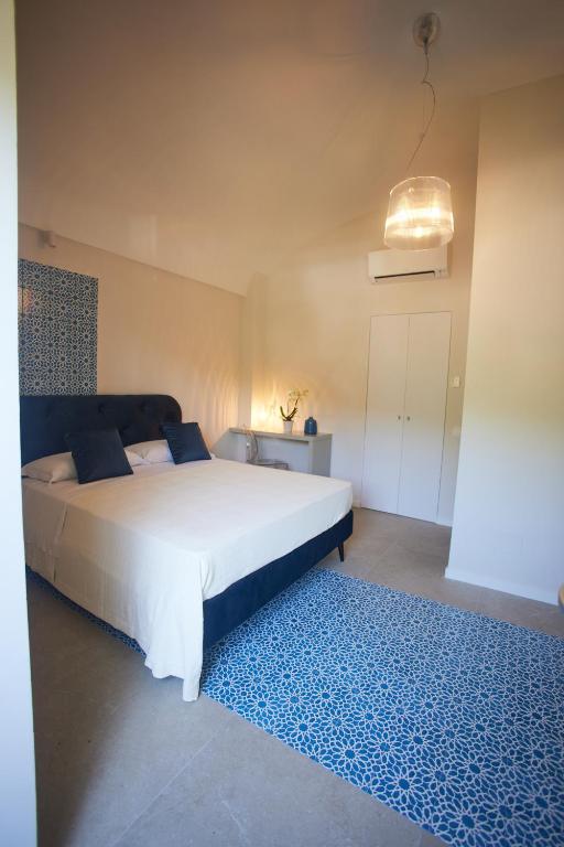 BLUE BOUTIQUE - King Suite With Spa Bath