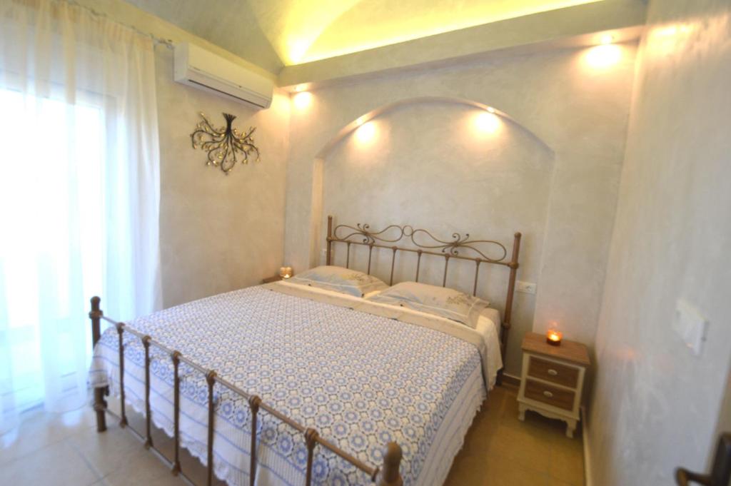 Posteľ alebo postele v izbe v ubytovaní Kathara Bay Apartments
