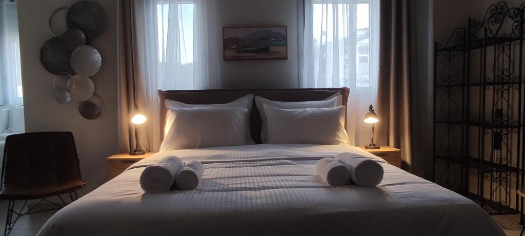 a bedroom with a bed with two towels on it at Cruzeto in Syvota