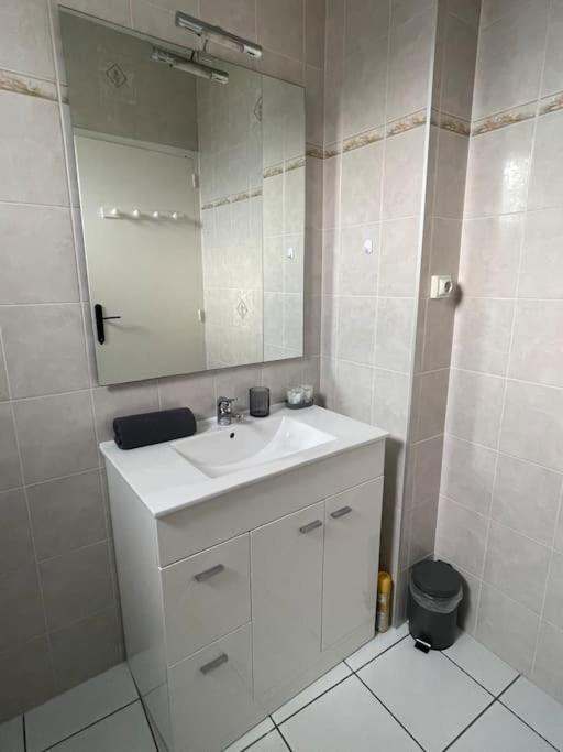Een badkamer bij Bizanos - 4 pers, wifi, balcon