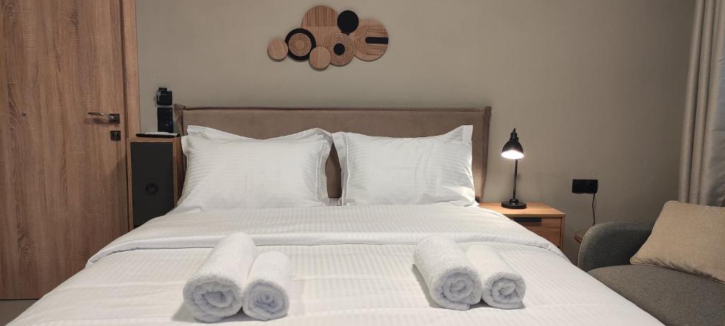 a bedroom with a bed with white towels on it at Cruzeto in Syvota