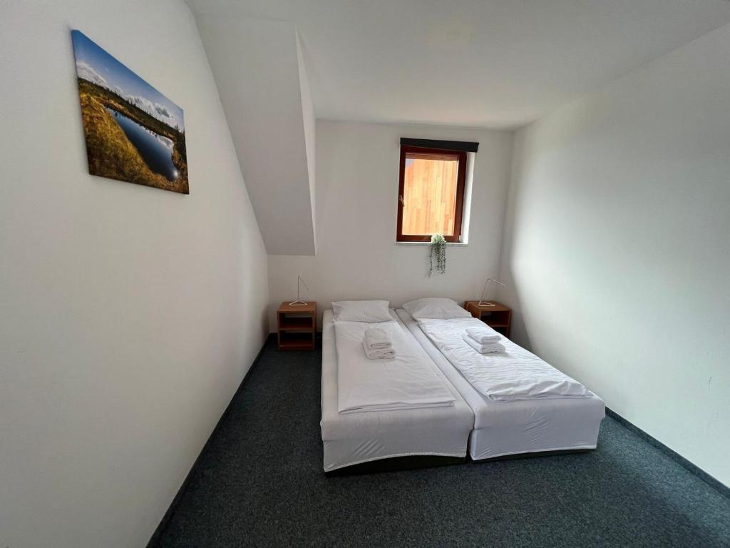 Postel nebo postele na pokoji v ubytování Kvildahotel