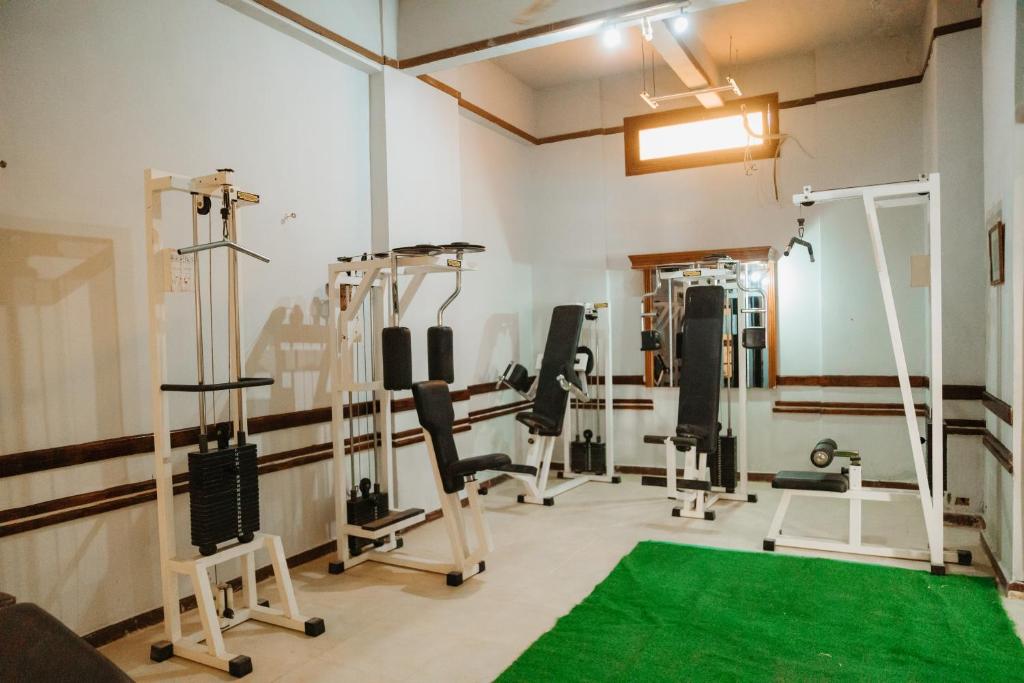 Fitness centrum a/nebo fitness zařízení v ubytování Empire Hotel Aqua Park
