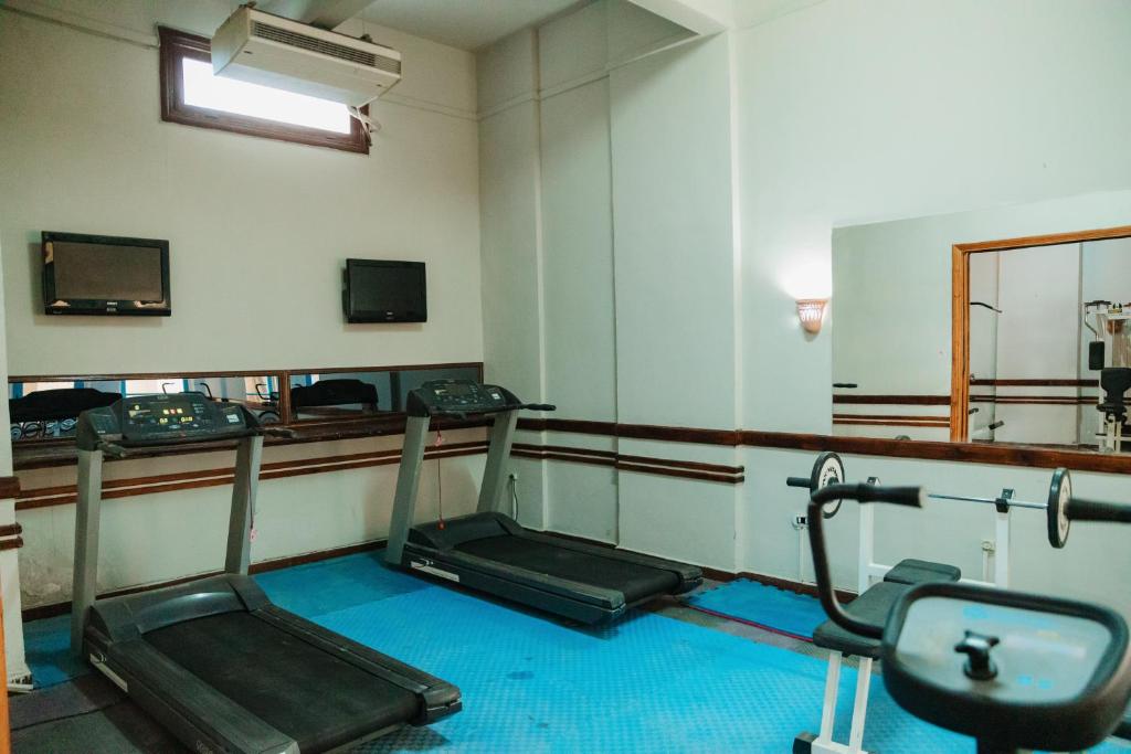 Fitness centrum a/nebo fitness zařízení v ubytování Empire Hotel Aqua Park