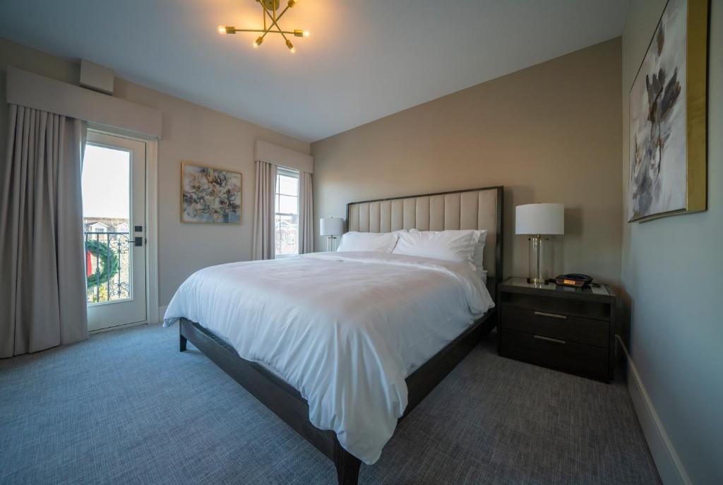 Orange Inn Boutique Hotel - Deluxe King Suite