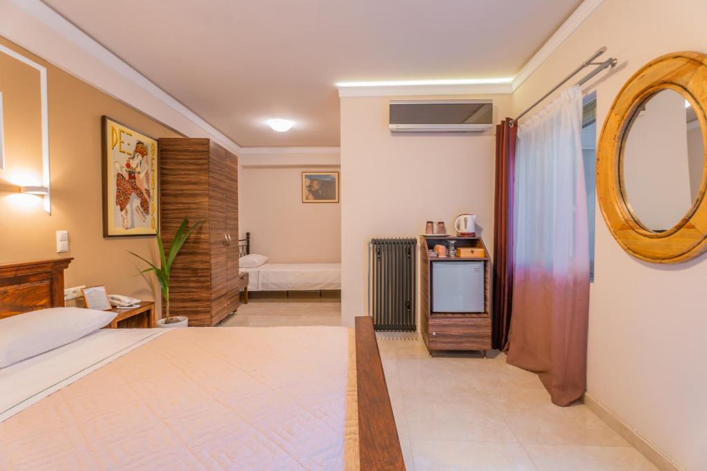 The Stone Manor , Noho boutique Thissio - Superior Triple Room