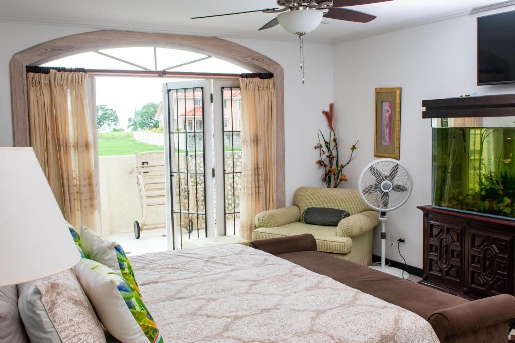 ZenBreak Bliss Tranquility - One-Bedroom Apartment
