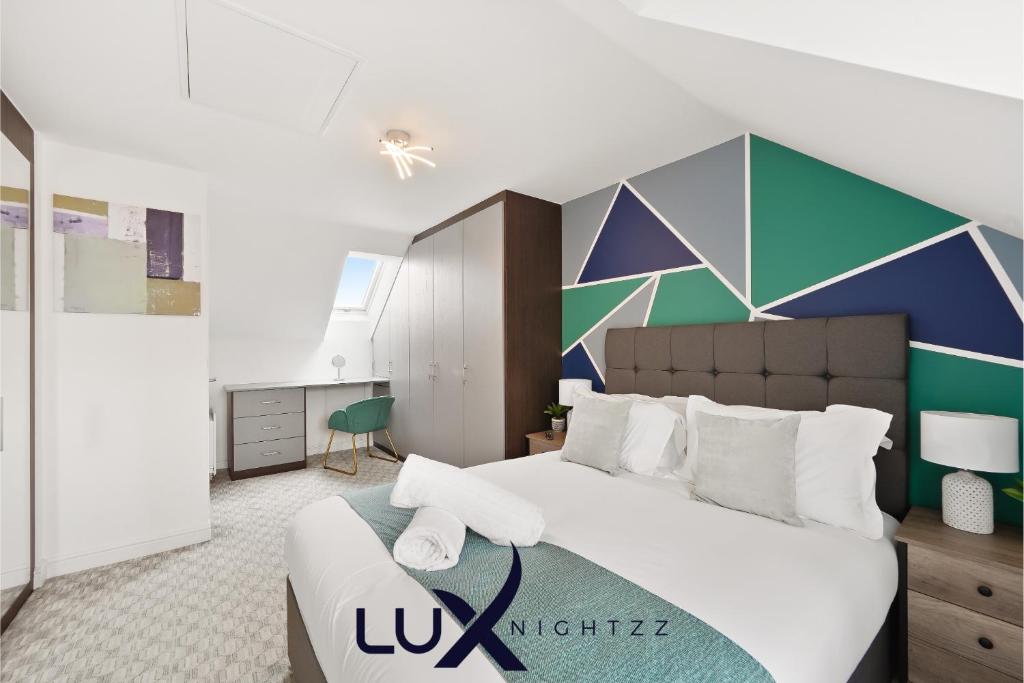 Luxnightzz Modern New Build 4 Bed EnSuite, Basildon (updated prices