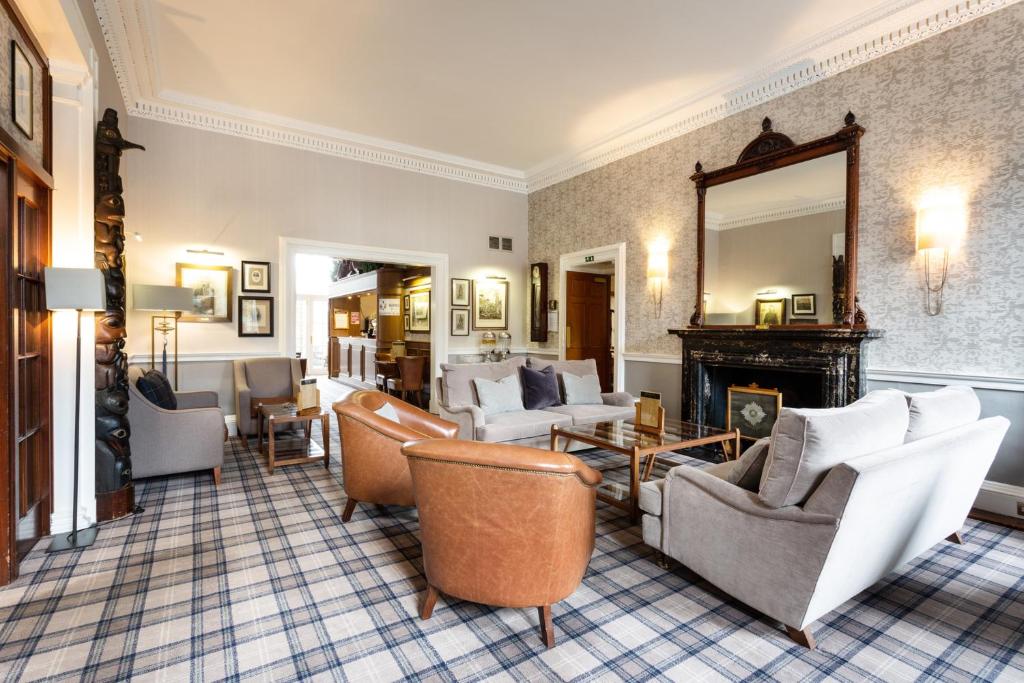 Posezení v ubytování Royal Scots Club