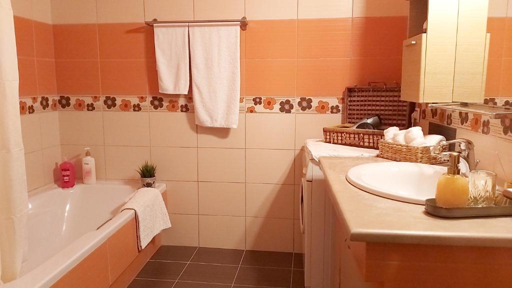 Vaso`s Garden Apartments - 3