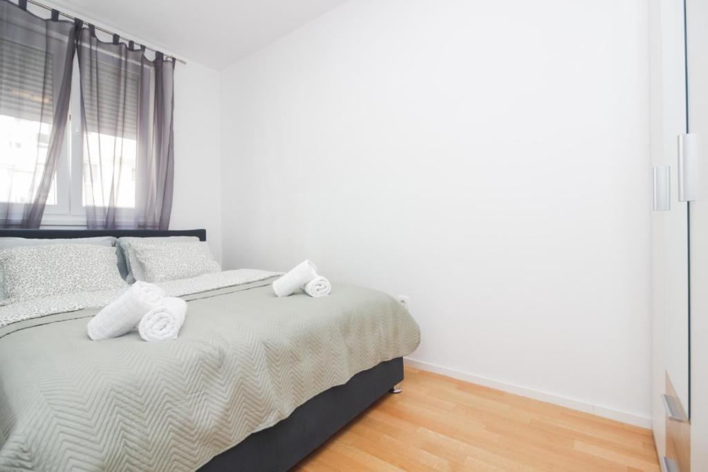 Posteľ alebo postele v izbe v ubytovaní Apartman Tesla Zadar