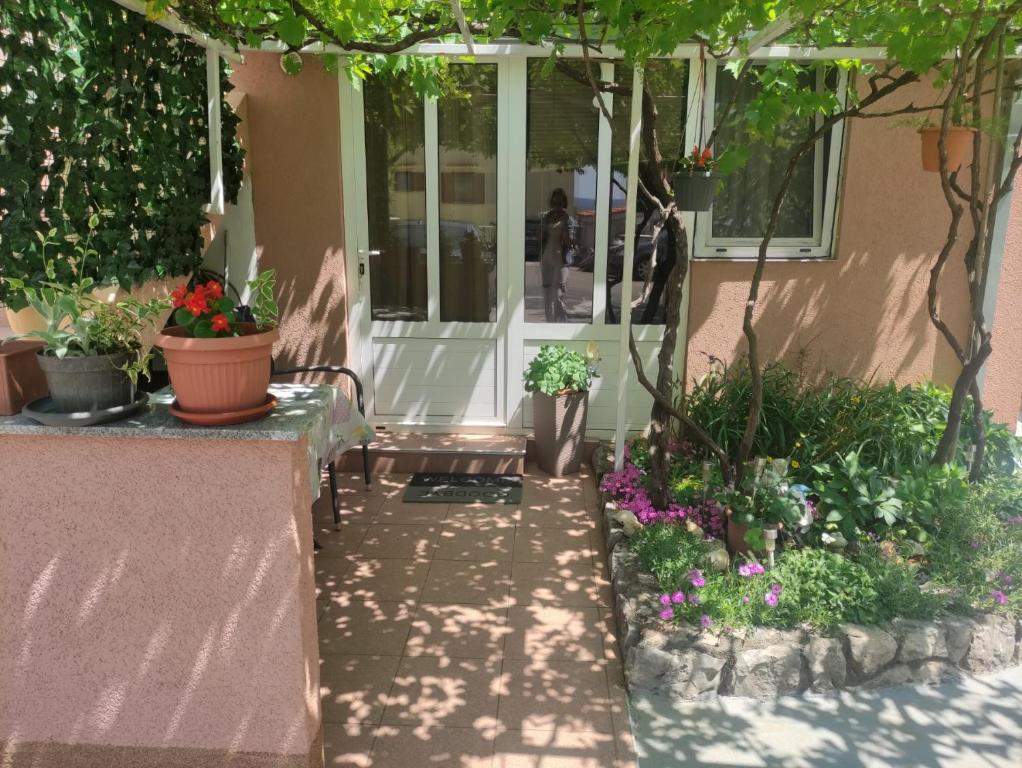Zahrada ubytování Apartman Tihana