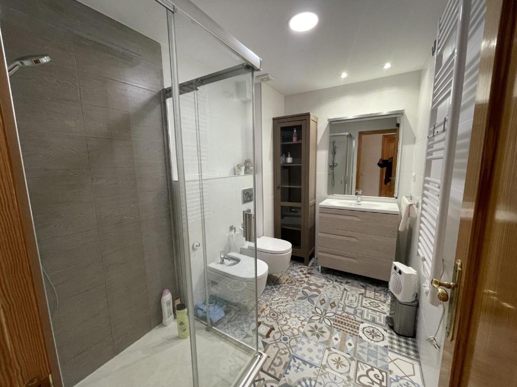 Koupelna v ubytování AR2A, Apartamento primera línea Arsenal 22