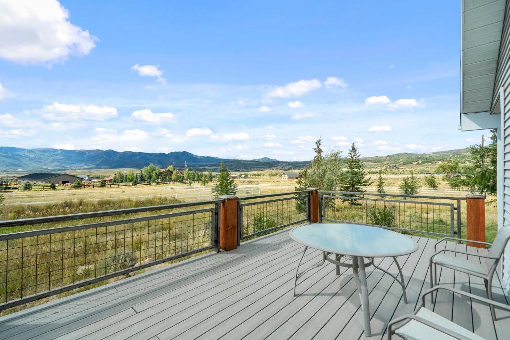 Vacation Home 9 Acre Ranch with Hot Tub, Elk Grove by RoveTravel, Park