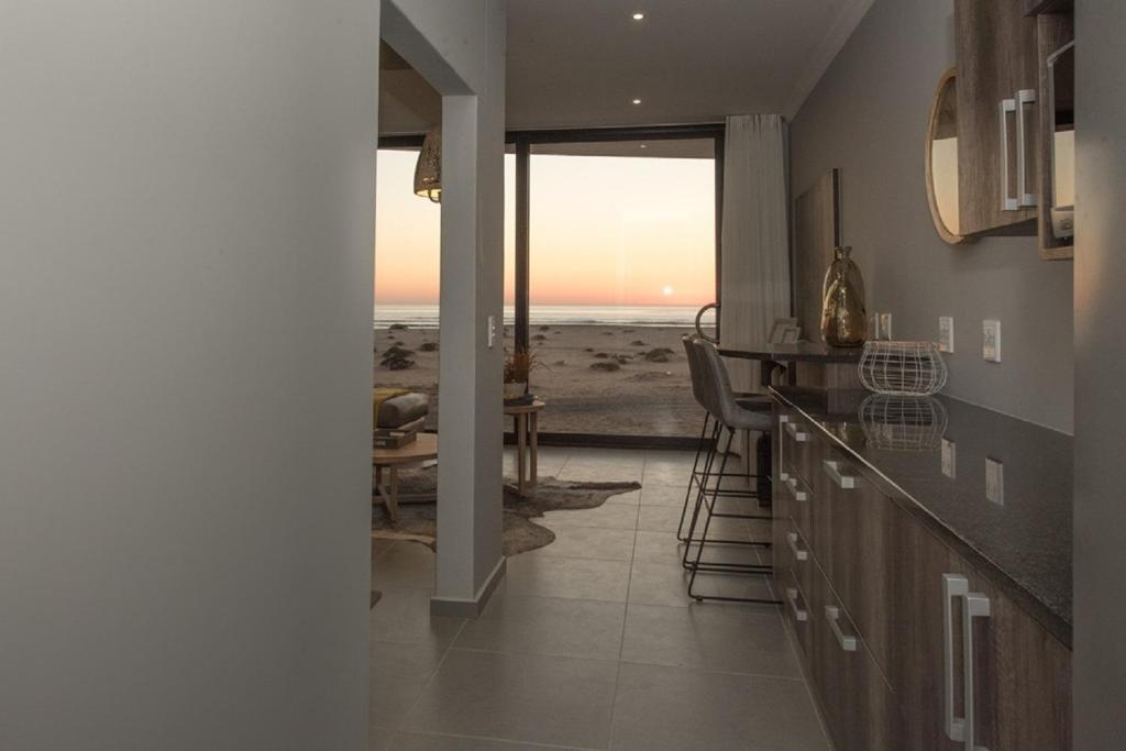 Kuchyň nebo kuchyňský kout v ubytování Bay View Resort Hotel Namibia