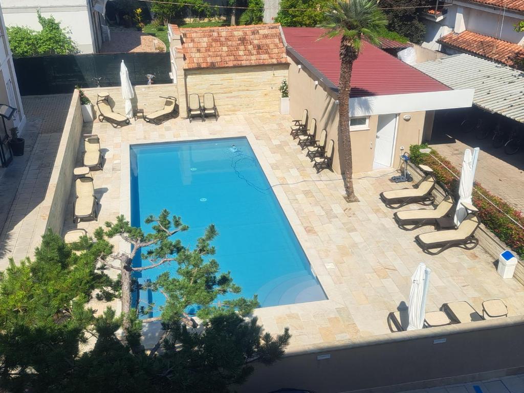 Bazén v ubytování Hotel Trieste nebo v jeho okolí