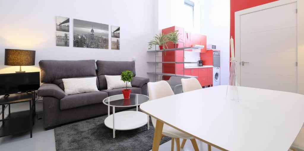 a living room with a couch and a table at My City Home - Acogedor estudio en Ciudad Lineal in Madrid