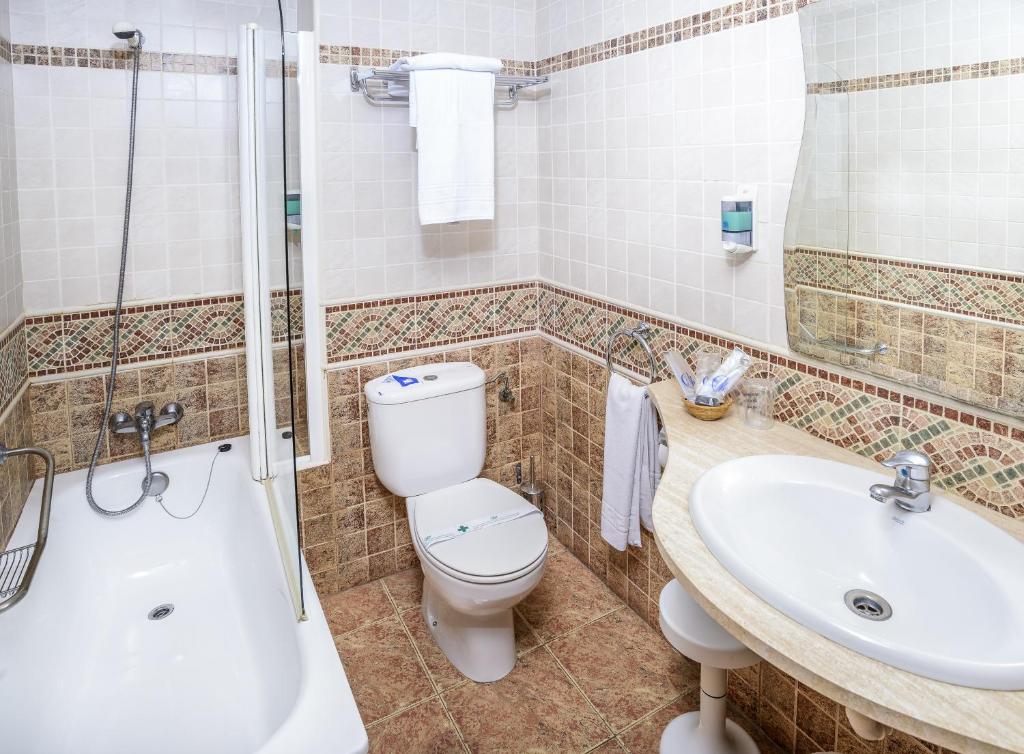 Koupelna v ubytování Hotel Mareny Benidorm