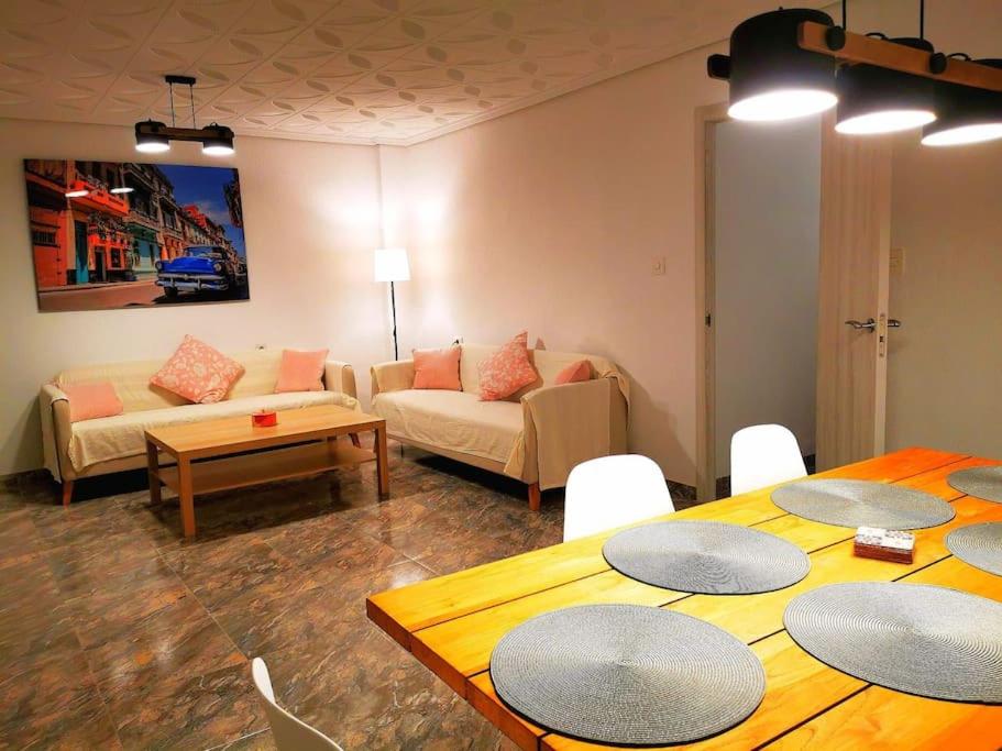 Posedenie v ubytovaní Great 4 bedrooms apartament in Puerto de Sagunto - Full Apartment - 120m2