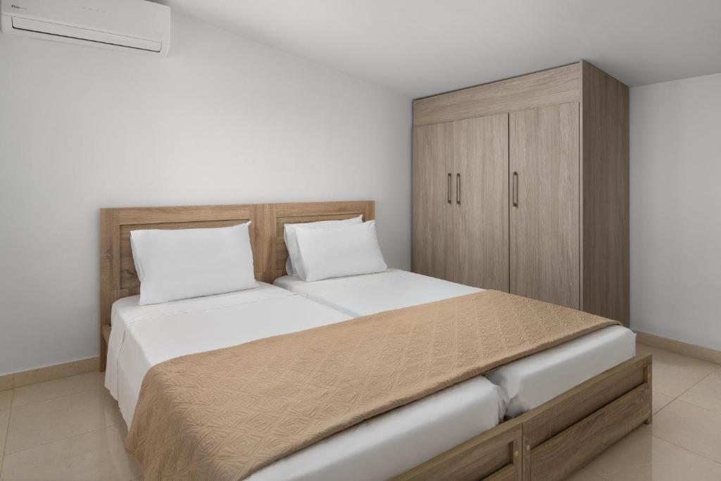 Postel nebo postele na pokoji v ubytování Sperveri Enalio Villas