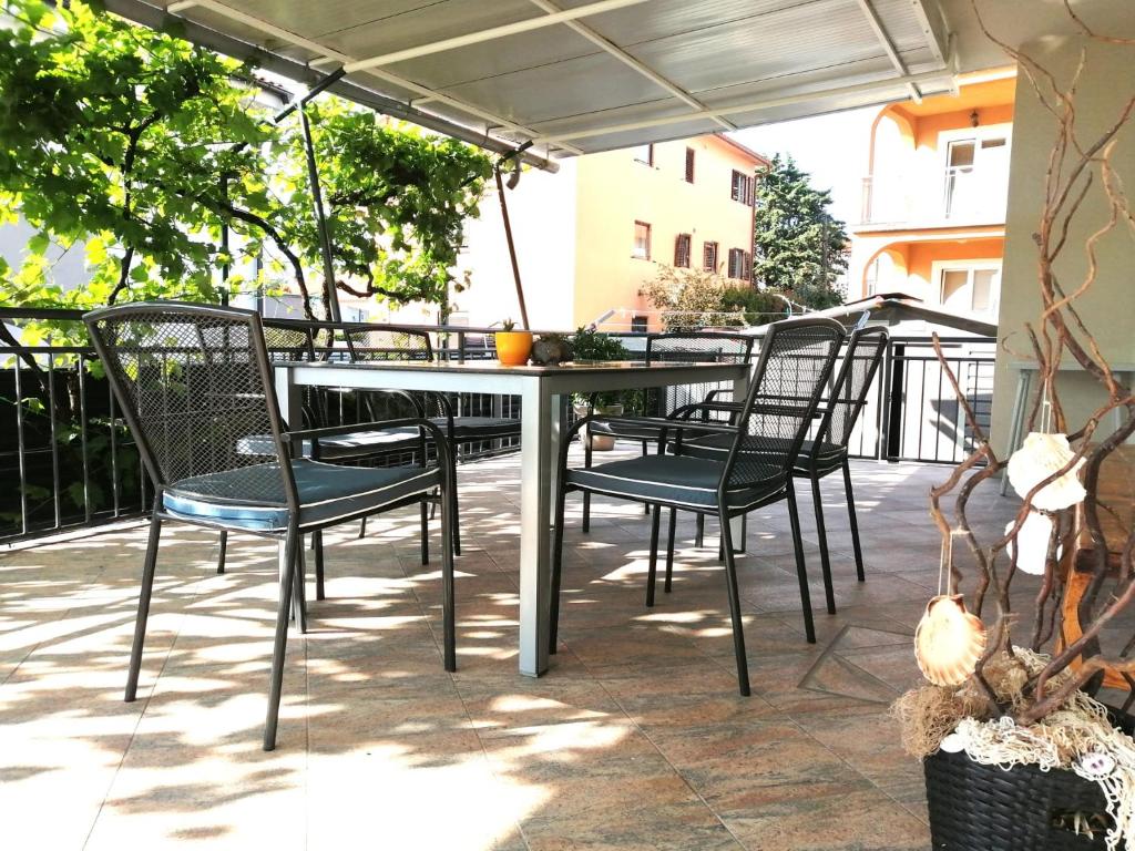 Lovely Sea View House in Malinska Island Krk - 16