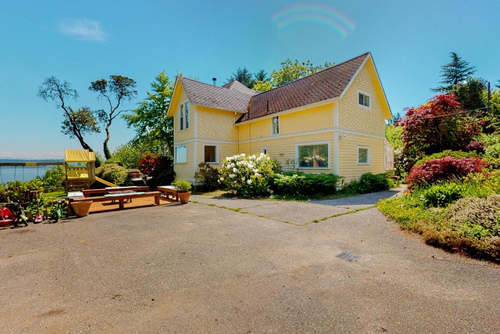 Bluff Gardens, Vashon (updated prices 2024)