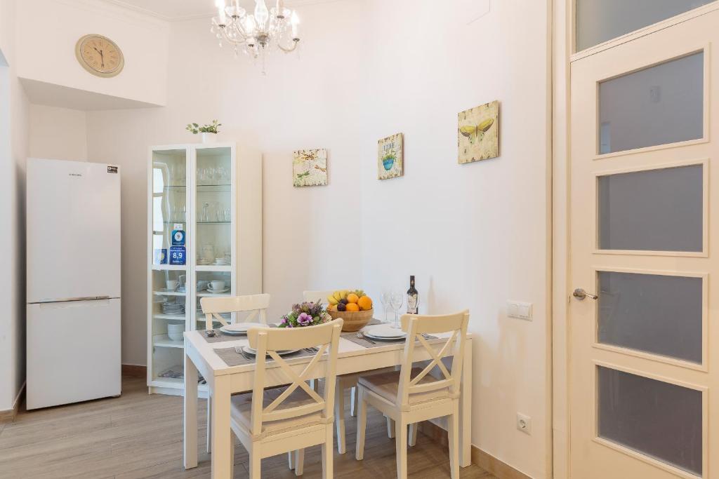 Kuchyňa alebo kuchynka v ubytovaní Sagrada Familia Apartment