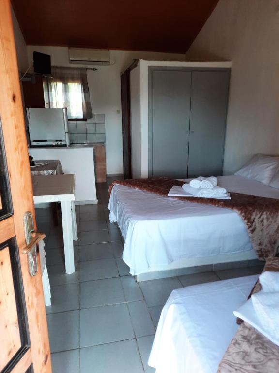 Postel nebo postele na pokoji v ubytování Bungalows anestis