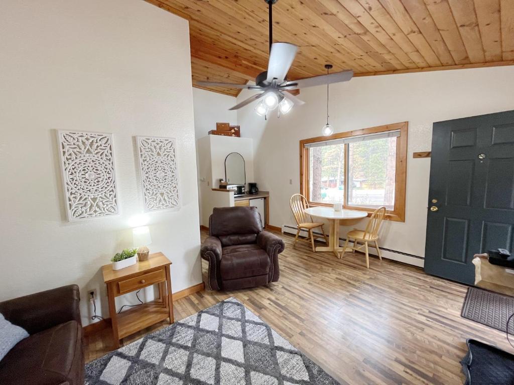 Ponderosa B Cabin Suite - Suite