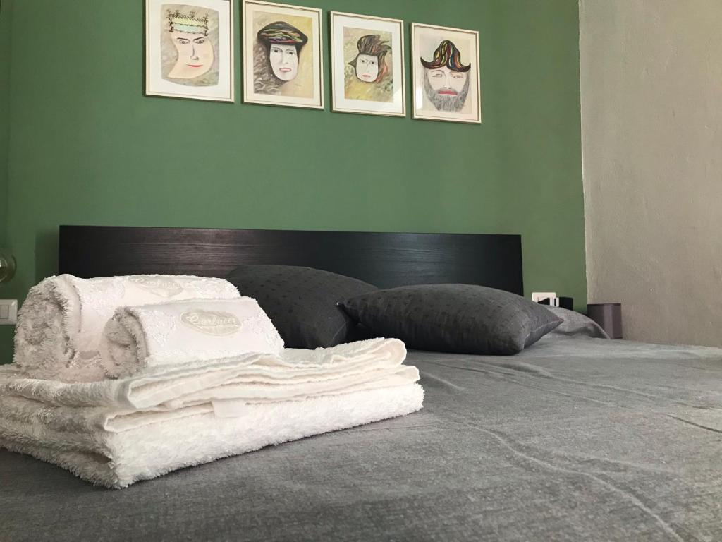 Łóżko lub łóżka w pokoju w obiekcie casa SorrisiEsoGni