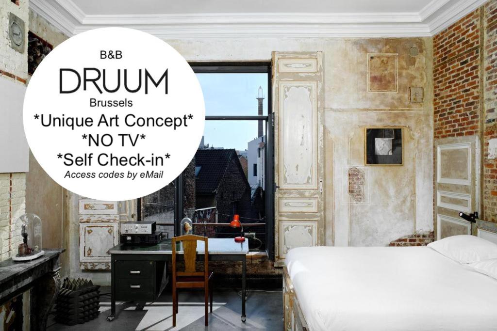 a bedroom with a bed and a desk and a window at B&B DRUUM in Brussels