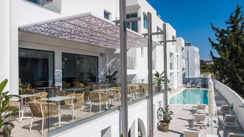 Bazén v ubytování Hollywood Inn Faliraki - Adults Only nebo v jeho okolí